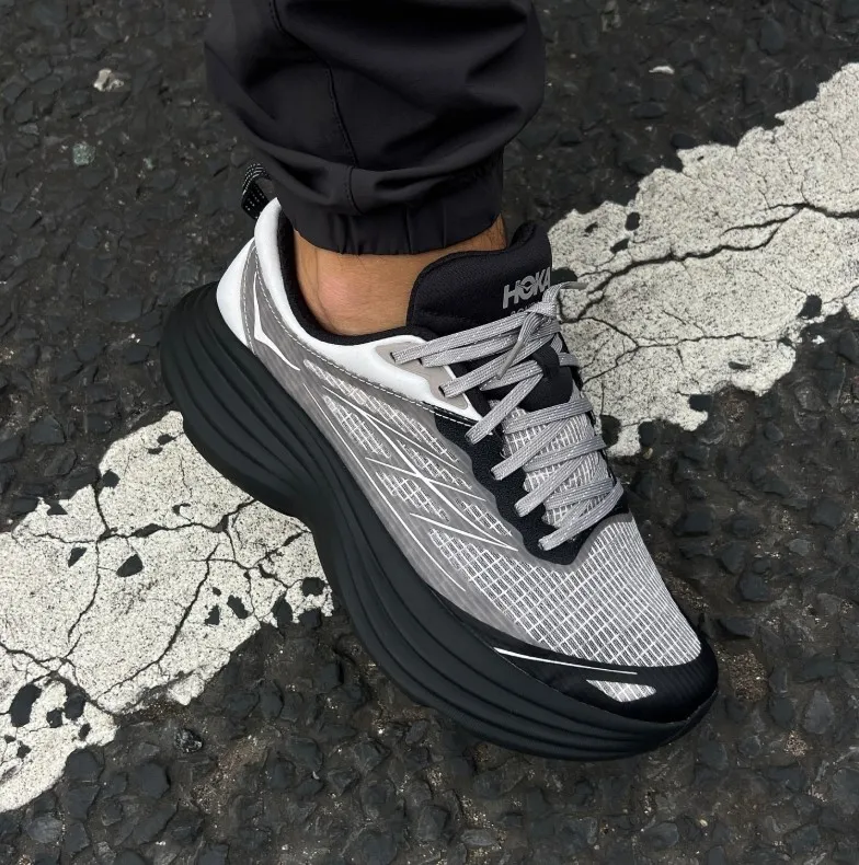 Hoka Bondi 8 TS Caged Carbon Black $897免運!