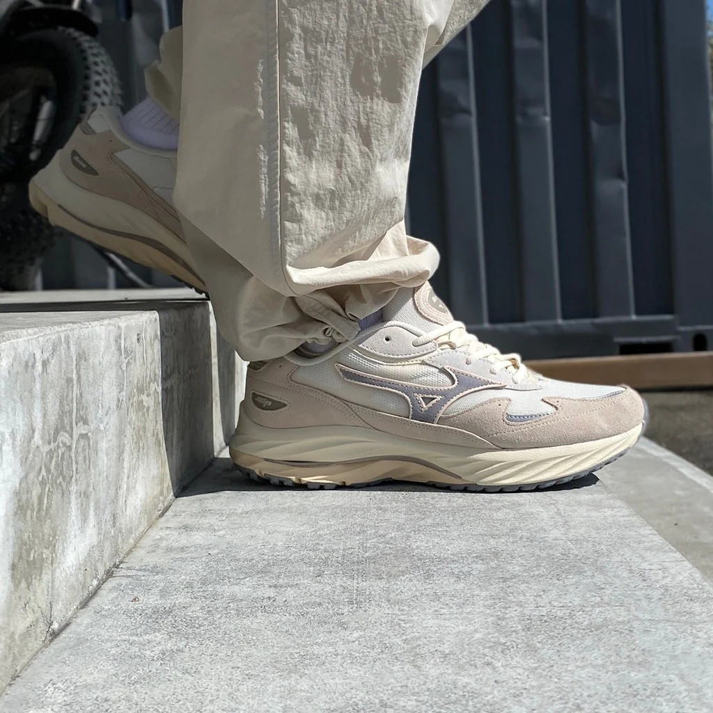 Mizuno Wave Rider Beta Sand/Grey $531起免運!