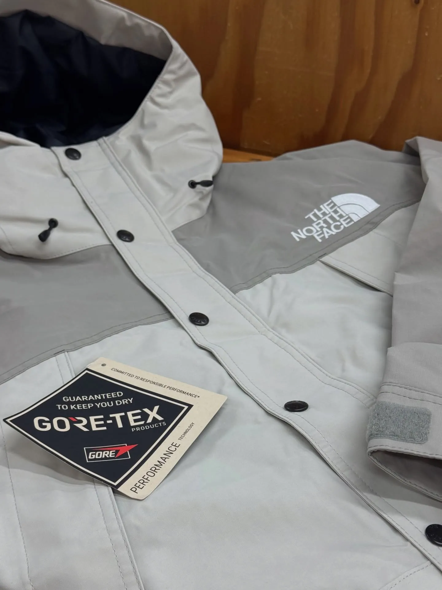 The North Face Mountain Light GTX Jacket 新4色 $1537免運!