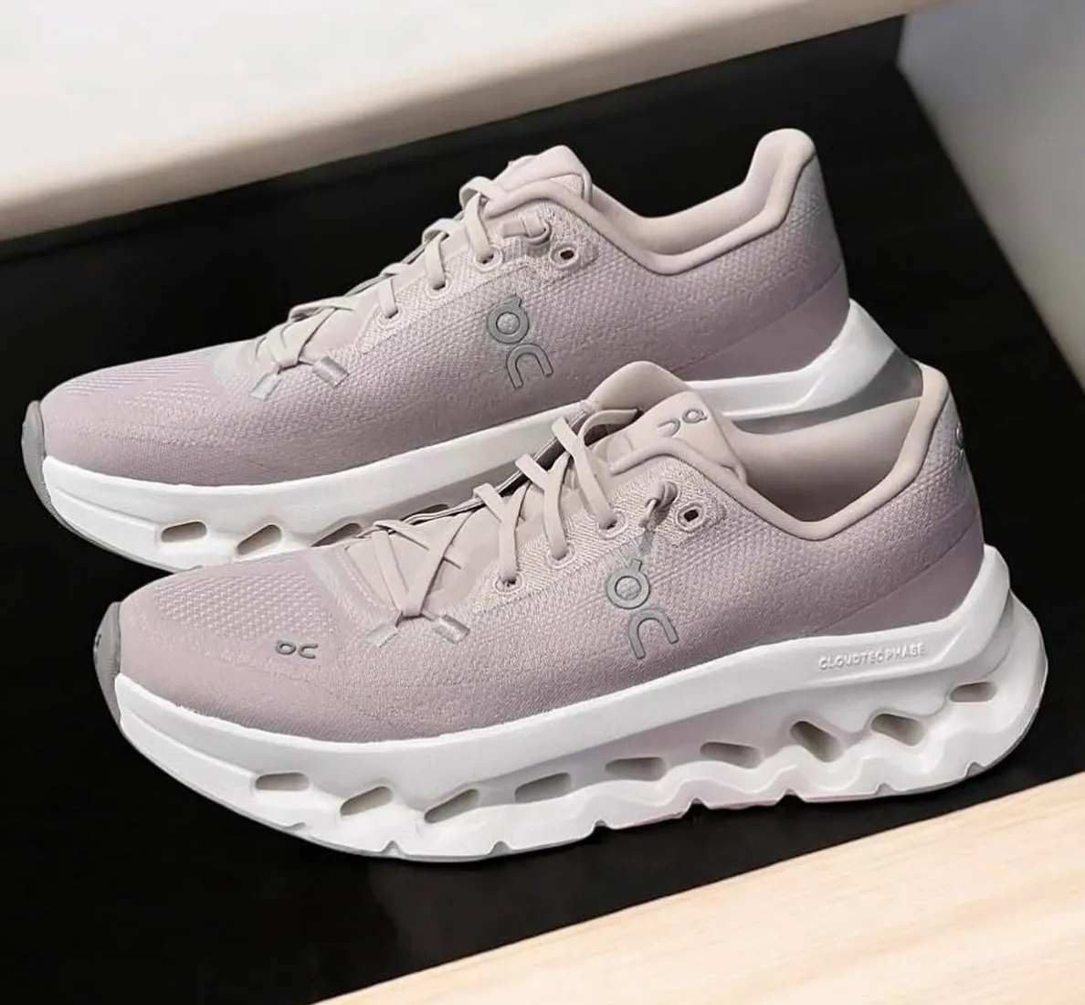 ON W Cloudtilt Pearl/Fade $799免運!
