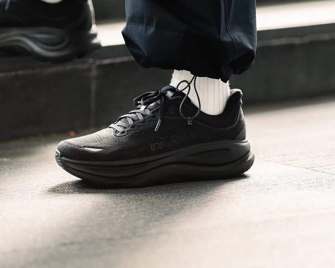 Hoka Bondi 9 Triple Black $932免運!