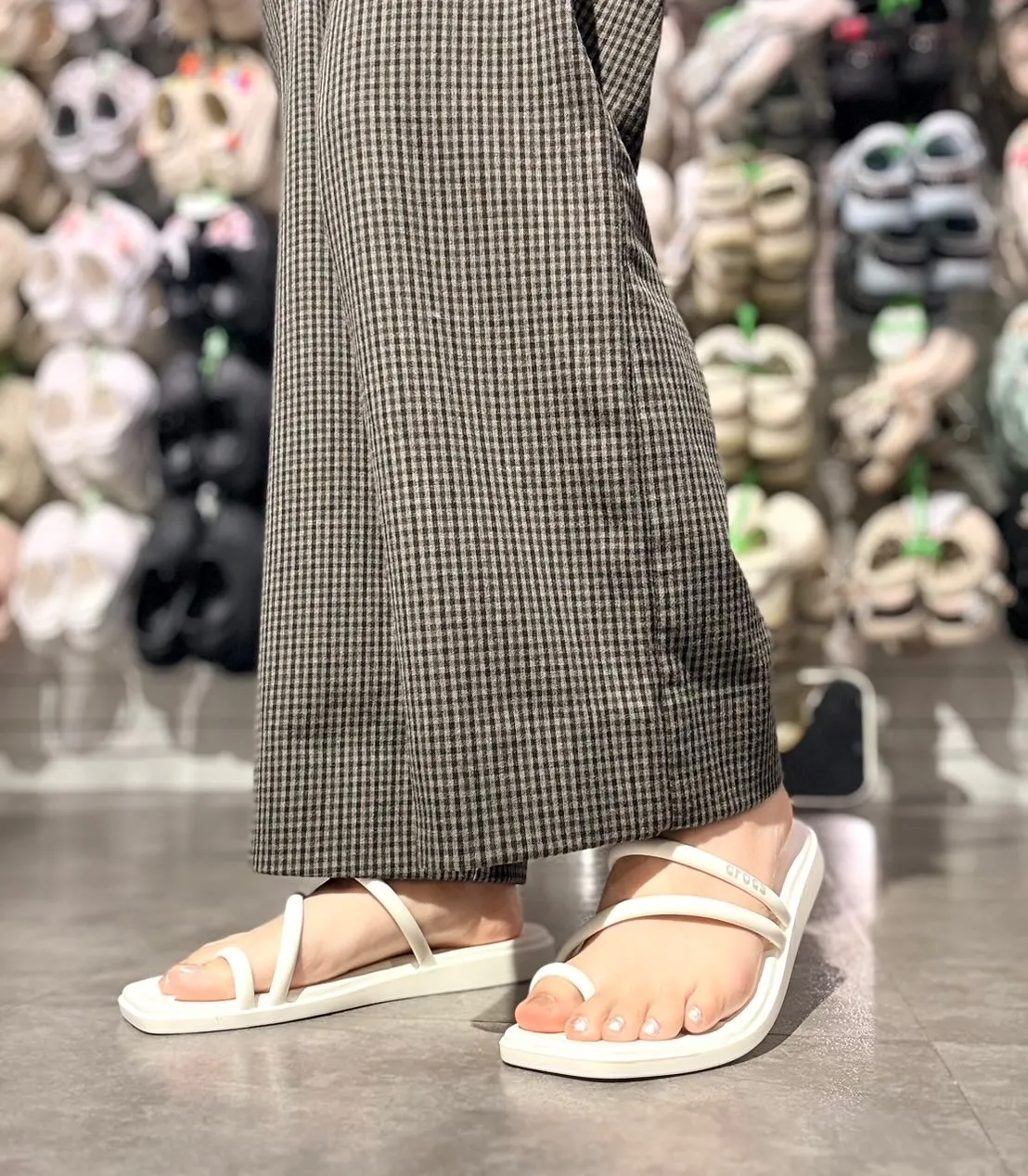 Crocs Miami Toe Loop 2色$212起!