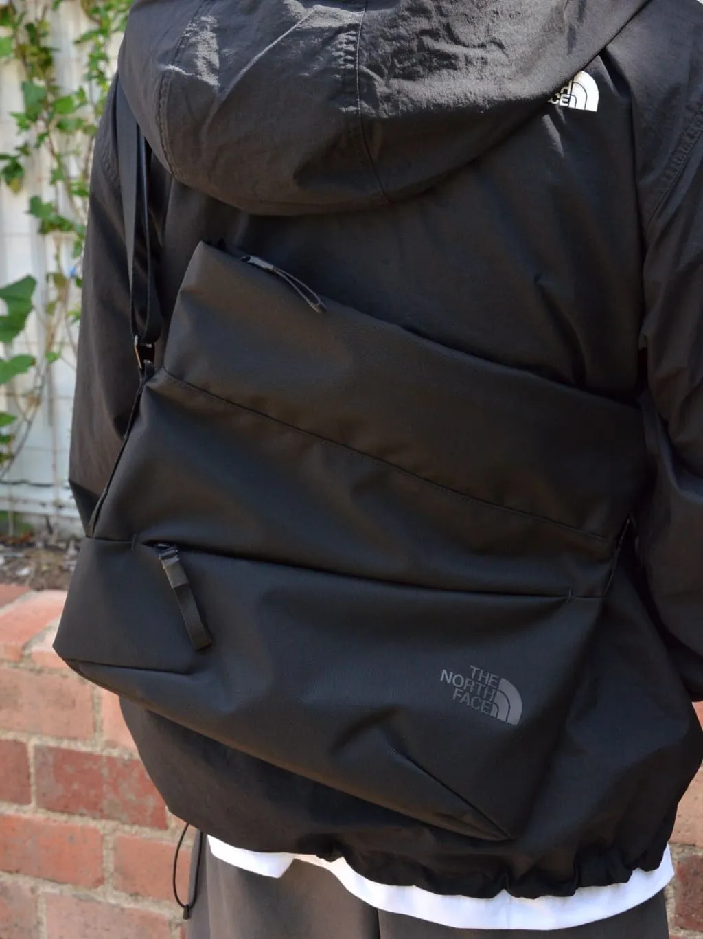  The North Face Pyrenees Shoulder Bag L $272!