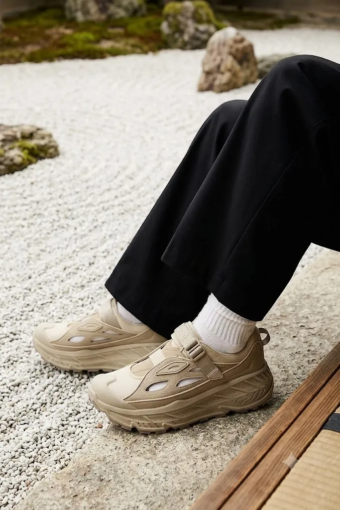 Hoka Stinson Breeze Taupe $1130! (轉運)